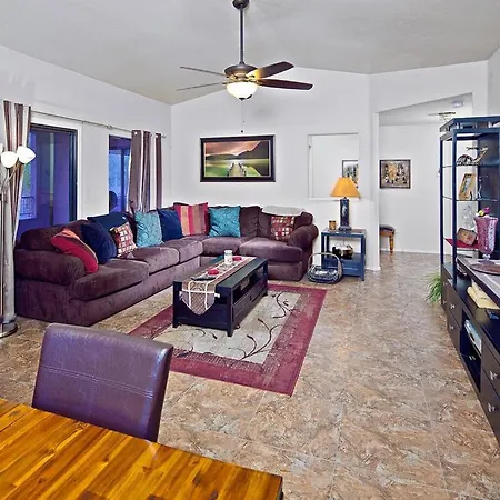 Central Location, Heated Pool, Bbq, Hot Tub, More